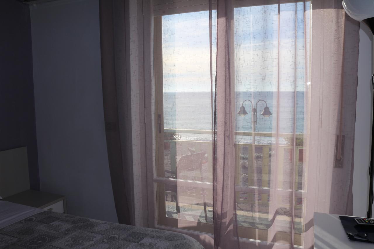 Hotel Piccolo Paradiso ボルディゲーラ エクステリア 写真